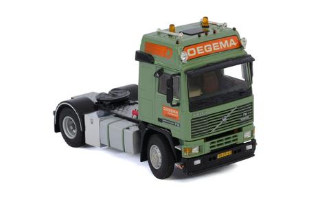 VOLVO F12 GLOBETROTTER 4X2