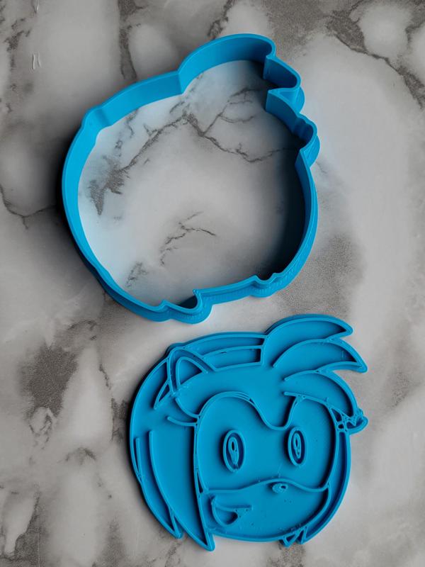 Cookie cutter Sonic and amy rose set