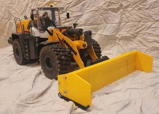 XDRC 580 Rc Loader Arctic snow pusher