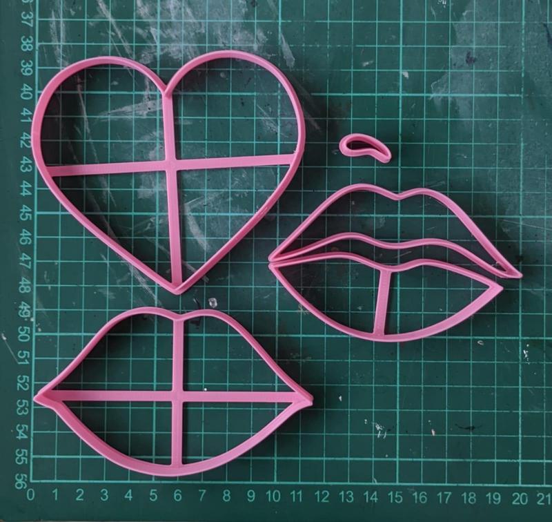 Cookie Cutter - Lips in parts
