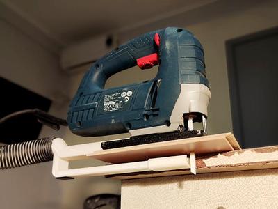 Dust extraction nozzle for cutting laminate