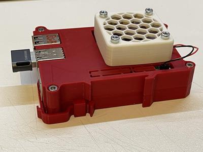 Raspberry Pi 4 DIN rail case with 40mm fan and threaded inserts