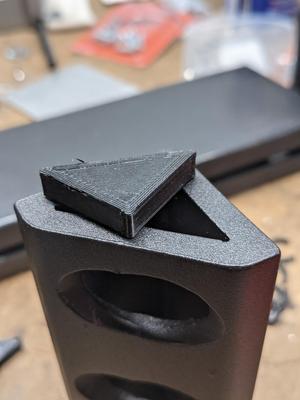 8020 Outside Corner Bracket Plug