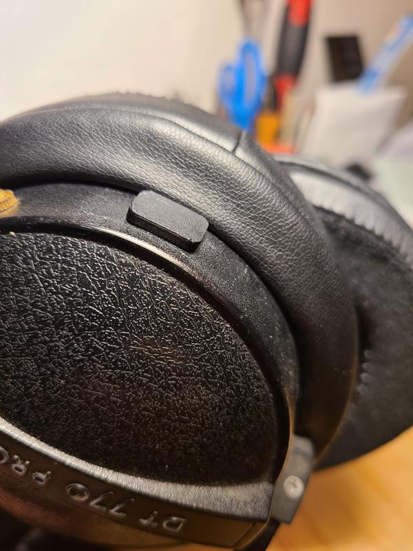 DT770 Cable Hole Plug