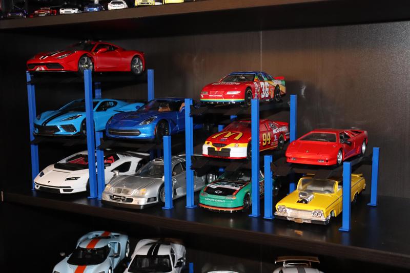 4-Post Diecast Vehicle Lift - 1:64, 1:43, 1:30, 1:24, 1:18, 1:14, and 1:10 Scales