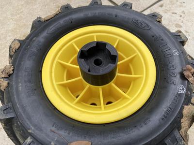Adaptateur roue pneumatique tracteur RollyToys pour Peg Perego Ground force