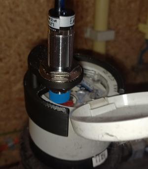 Mounting bracket for the inductive proximity Sensor.
