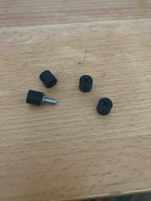 Quick screw for PC
