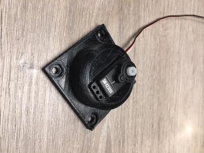 Servo holder