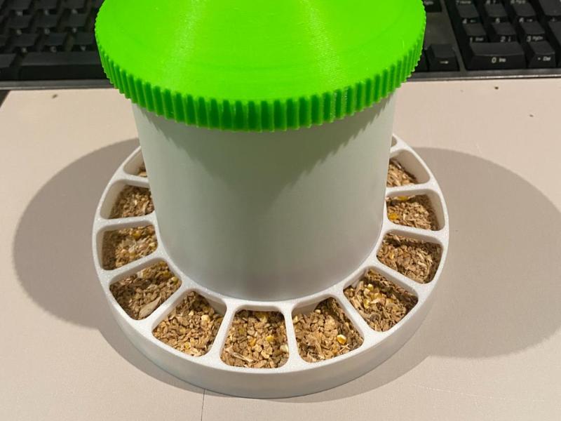 Chicken Feed Hopper (Silkie Chicken)