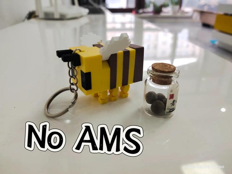 Minecraft Bee Articulated Storage Charm/Pendant No AMS required, print in parts