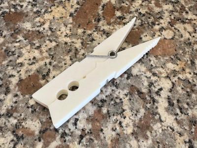 Clothes peg spring saver