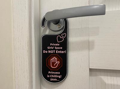 Door sign "Girls' Space"