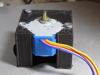 Adapter from motor 28BY-48 to motor 17HS