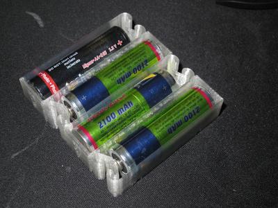 Batterie Halter für AAs.