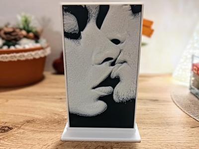 Frame Kiss decoration on shelf (even without ams)