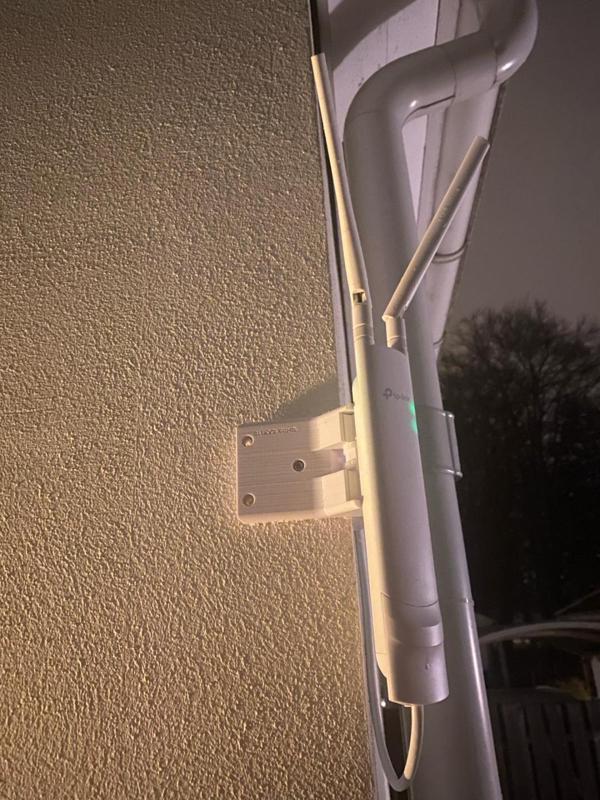 TP-Link EAP110 Corner Mount