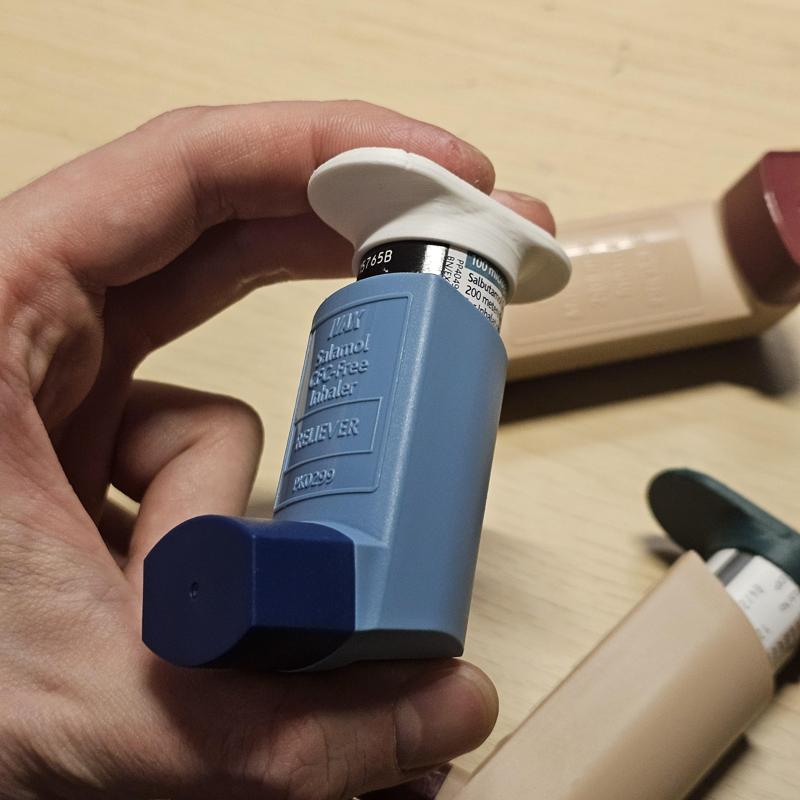 Ergonomic inhaler topper