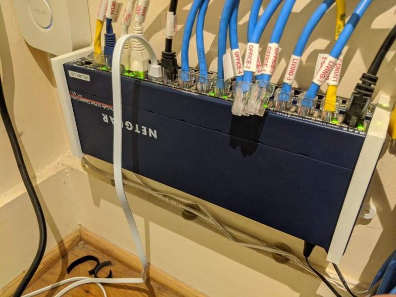 NETGEAR switch stack holder