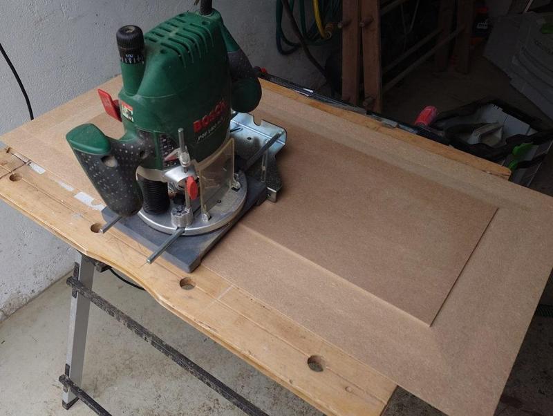 Raised Panel Jig for Handheld Router
