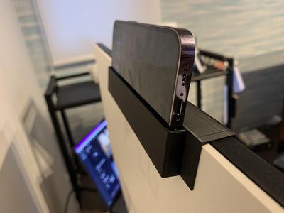 LG 27UL550 Monitor - iPhone Holder for Webcam