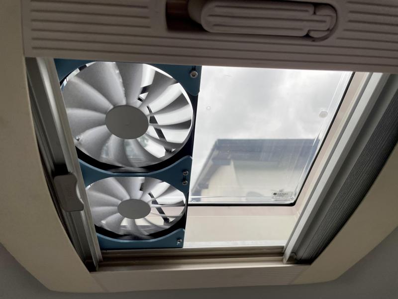 Prototype: 2x 140 mm fan mount for 400 mm camper van rooftop window