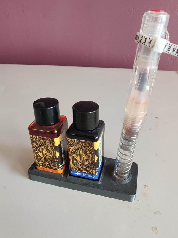 TWSBI stand with 2 ink slots