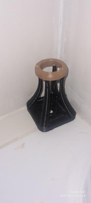 Razor Holder With a Water Leak