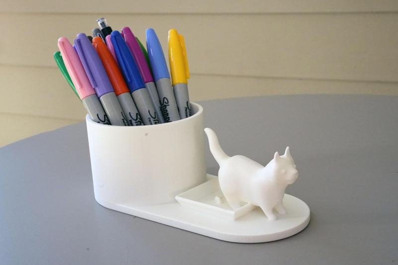 Cat litter box pen holder