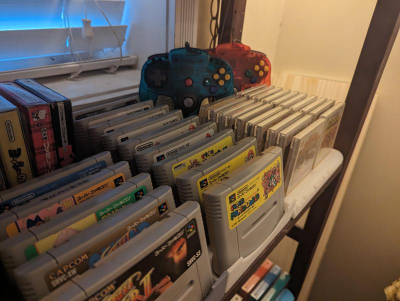 FAMICOM DISK SYSTEM GAME HOLDER