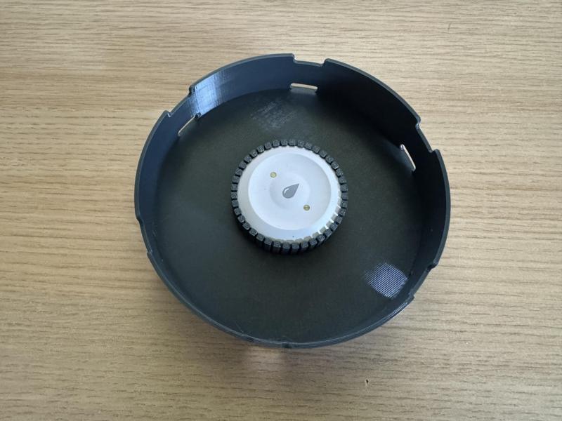 Outdoor case for a flood detector