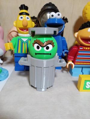 Oscar Giant minifig