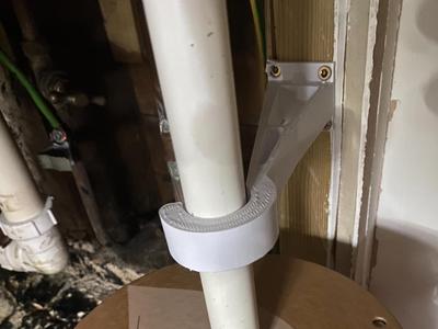 Spool holder for pole