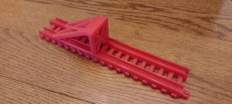 Train track buffer stop