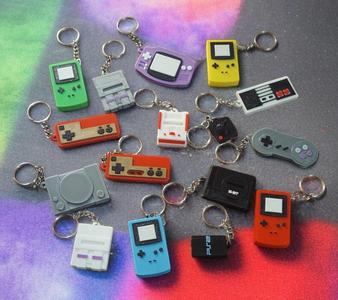 12 KEY CHAIN / 12 KEY RINGS : JOYSTICKS AND CONSOLES