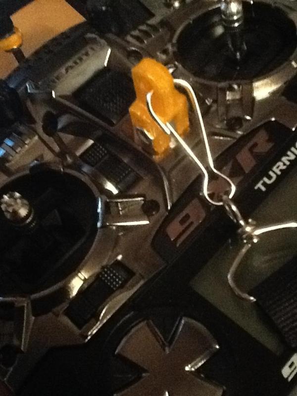 Sujetacinchas elevado para emisora Turnigy 9xr