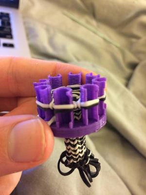 Customizable rubber band loom fishtail maker