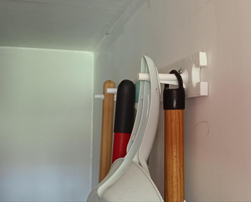 rangement porte brois broom storage