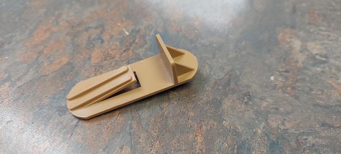 Cabinet shelf clip for 5/8" thick shelf with 3/16" peg