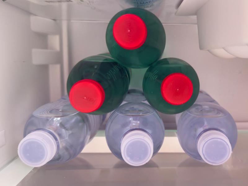 Bottle stopper for fridge