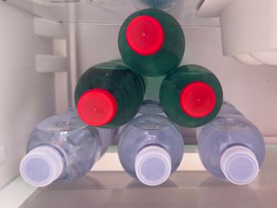 Bottle stopper for fridge