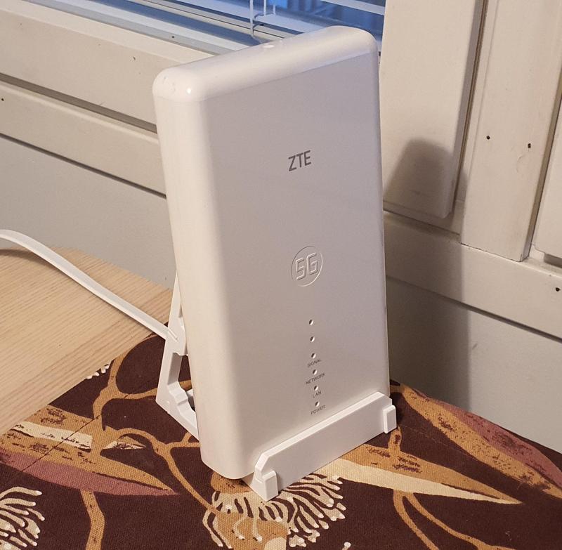 ZTE MC7010 Table stand