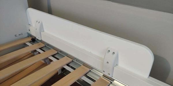 Security fence support for Ikea Släkt bed