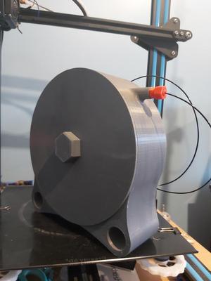 Enclosed spool holder