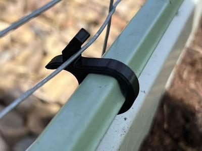 Clip for holding rabbit fencing onto garden raised bed