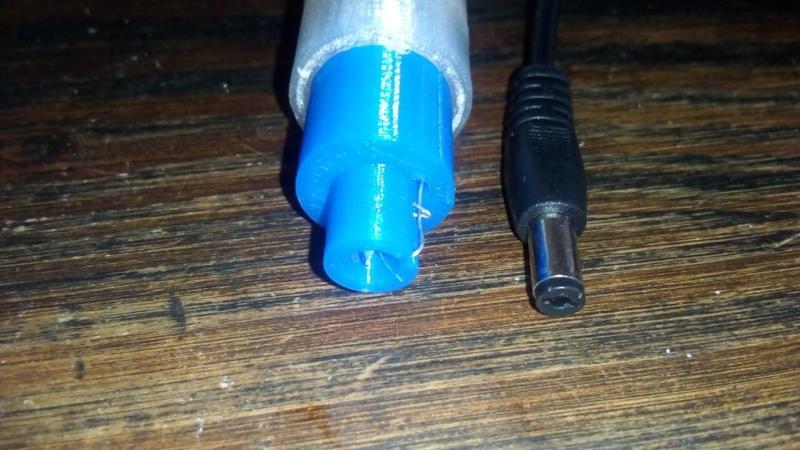 Bar milk frother with mains connection