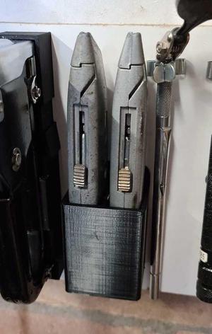Dual (carpet)knife holder
