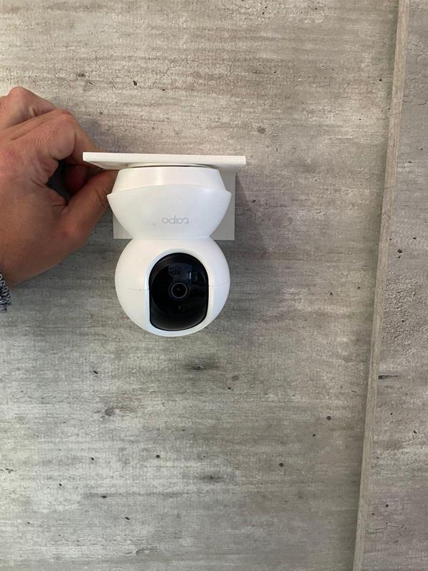 Wall bracket for tapo camera