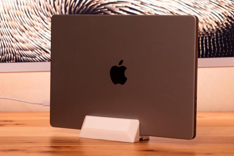Vertical MacBook Pro stand