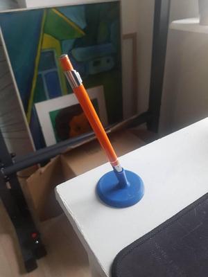 Pen stand
